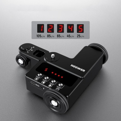 Dispositivo eletrônico preto com mostrador digital e marca NEEWER sobre fundo cinza