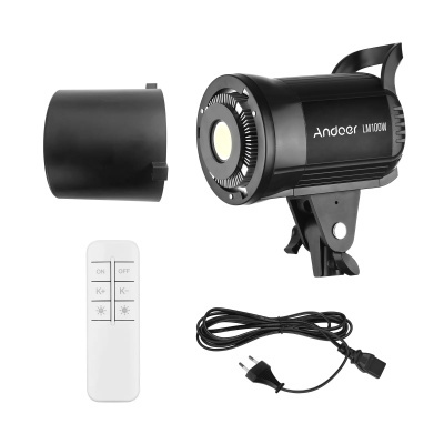 Iluminação de estúdio Andoer LM100W e acessórios num fundo branco