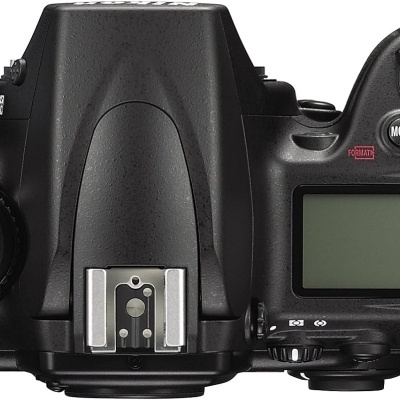 Máquina fotográfica digital preta vista de cima