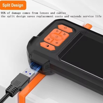 Dispositivo eletrónico preto e laranja com cabos e texto em fundo branco