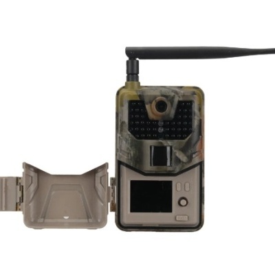 Câmara de vigilância em camuflagem com antena preta e tampa aberta