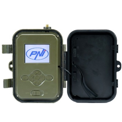 Dispositivo eletrónico verde militar com ecrã digital e caixa aberta