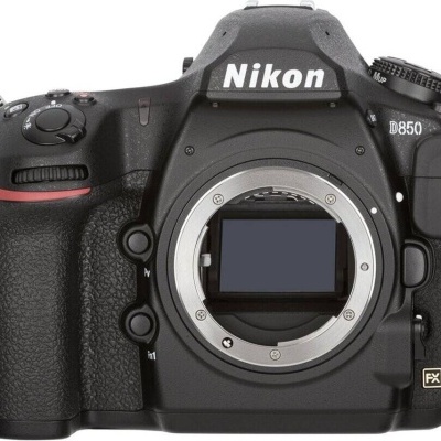 Câmara fotográfica DSLR Nikon D850 preta sem lente