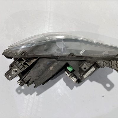 Farol de automóvel com suporte plástico preto e capa transparente