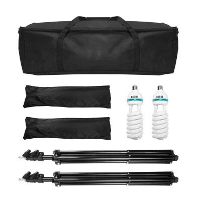 Conjunto de equipamento fotográfico com lâmpadas e suportes pretos e bolsas pretas
