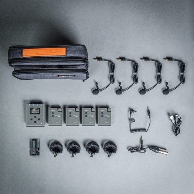 Conjunto de acessórios eletrónicos sobre fundo cinzento