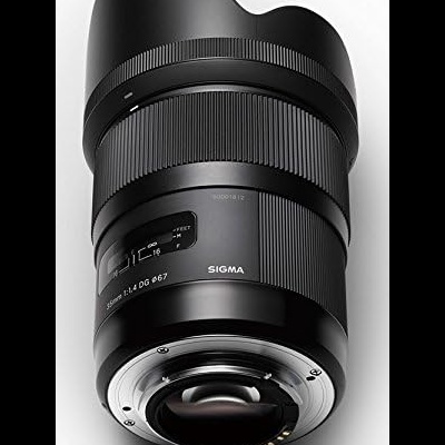 Objetiva fotográfica Sigma 35mm F1.4 DG preta com anéis texturizados