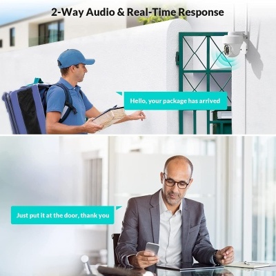 Carteiro entrega encomenda junto a câmara de segurança, homem usa celular dentro de casa