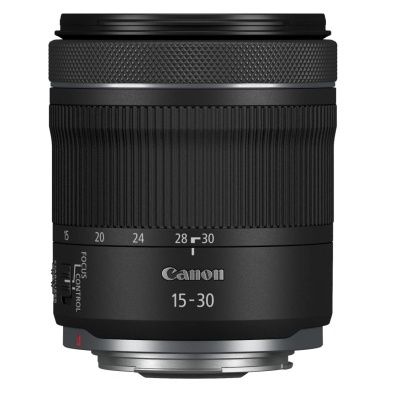 Objetiva Canon 15-30mm preta com anéis texturizados e marcações de foco