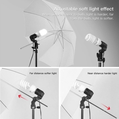 Sistema de iluminação fotográfica com guarda-chuva branco e lâmpadas fluorescentes ajustáveis.
