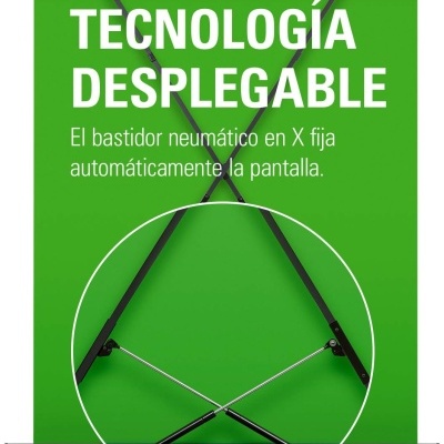 Ecrã retrátil de apresentação verde com texto em espanhol e estrutura preta em X