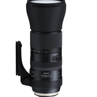 Objetiva fotográfica Tamron SP 150-600mm F/5-6.3 Di VC USD G2 preta com anel de foco texturizado e suporte tripé