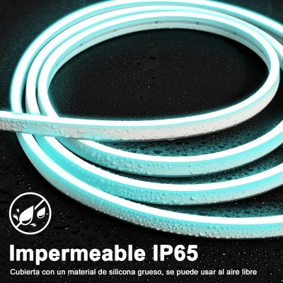 Tubo luminoso flexível azul impermeável IP65 com gotas de água.