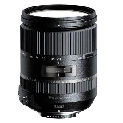 Objetiva Tamron 28-300mm preta com texto branco