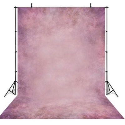 Cenário fotográfico rosa com suporte metálico preto