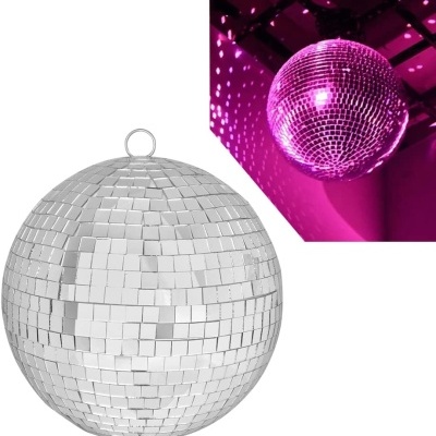 Duas bolas de espelhos discoteca, uma branca e outra iluminada a rosa
