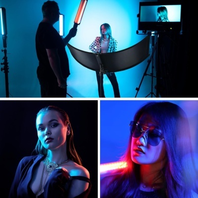 Três fotos em estúdio mostrando duas mulheres posando com iluminação azul e rosa e um homem segurando luz LED