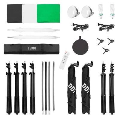 Conjunto completo de equipamento fotográfico com fundos coloridos, tripés, refletor, lâmpadas e acessórios