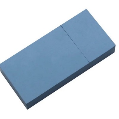 Pen drive USB azul em fundo branco