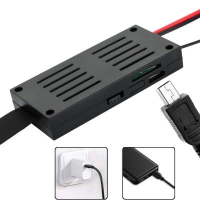 Dispositivo preto retangular com cabos e conector micro USB para eletrónica