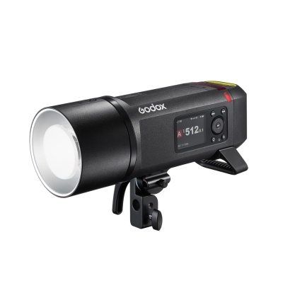 Flash de estúdio fotográfico Godox preto com display digital e suporte de fixação