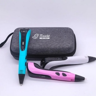 Três canetas 3D em azul, branco e rosa com bolsa cinza