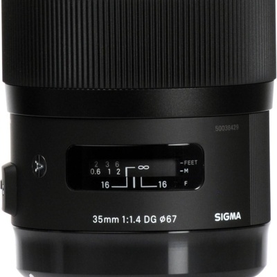 Objetiva de câmera SIGMA 35mm 1:1.4 DG preta com anel de foco texturizado.