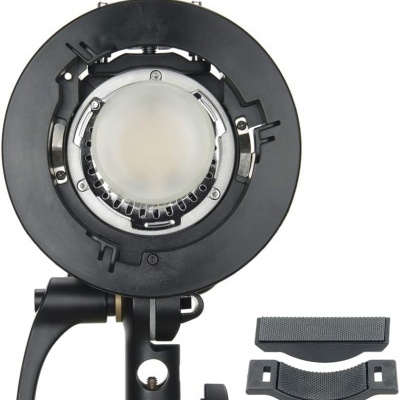 Equipamento de iluminação fotográfica com difusor e acessórios pretos