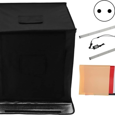 Caixa luminosa preta com barras de LED, cabo USB e filtros coloridos