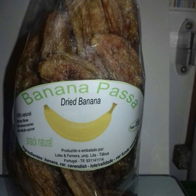 Pacote de banana seca Banana Passa com etiqueta branca e verde