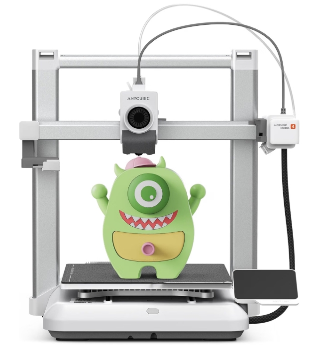 Anycubic Kobra 4 Impressora 3D branca a imprimir figura verde de monstro com um olho só