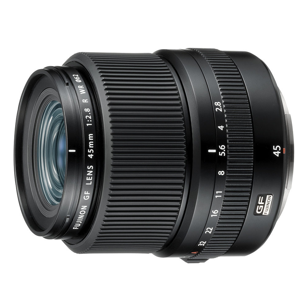 Fujifilm GF 45mm f/2.8 R WR Objetiva fotográfica preta FUJINON GF LENS 45mm 1:2.8 R WR com anéis e marcações em branco