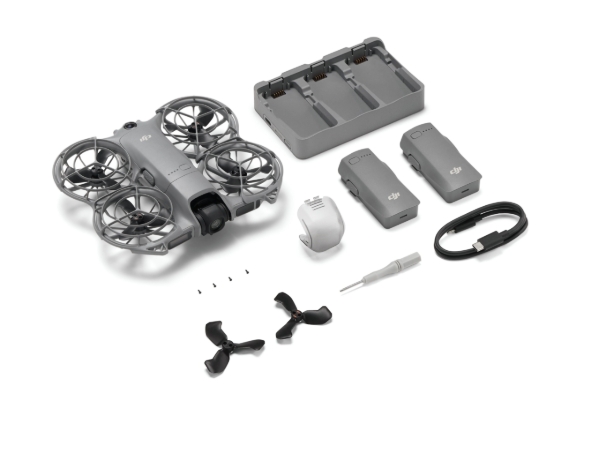 DJI Neo 2 Fly More Combo (apenas drone) Drone cinzento com acessórios e baterias DJI