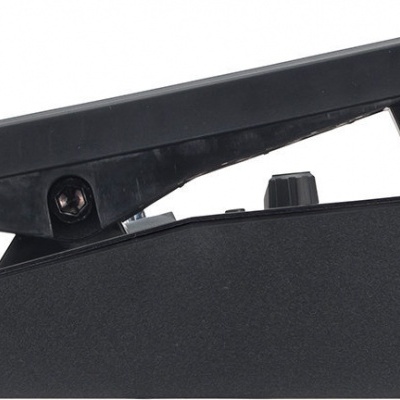 Pedal de expressão preto em fundo branco