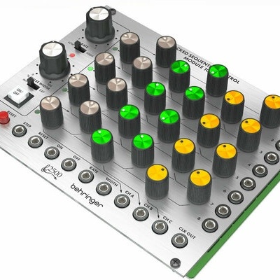 Mesa de som Behringer com botões coloridos e conexões jack.