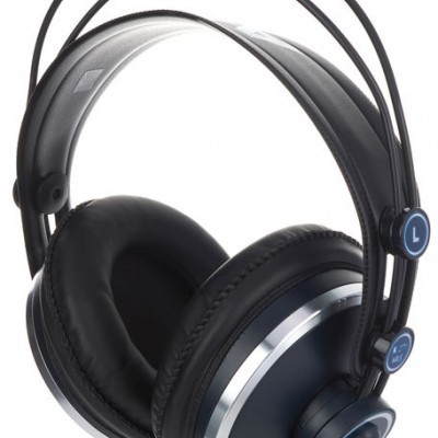 Auscultadores grandes pretos com detalhes azuis e prata