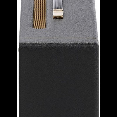 Caixa retangular preta com orifício dourado e alça metálica prateada