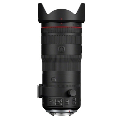 Objetiva fotográfica grande preta com anel vermelho e capuz de lente