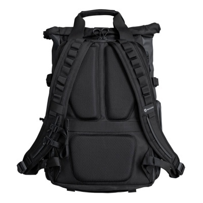 Mochila preta com alças acolchoadas e acolchoamento na parte traseira