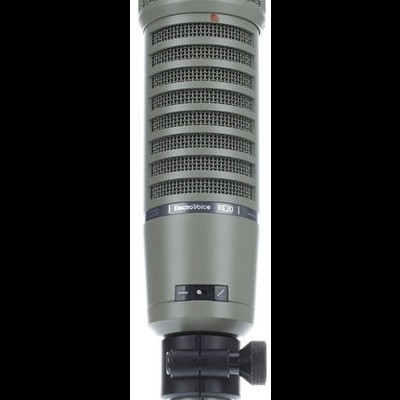 Microfone Electo-Voice RE20 cinza com grelha metálica e suporte preto