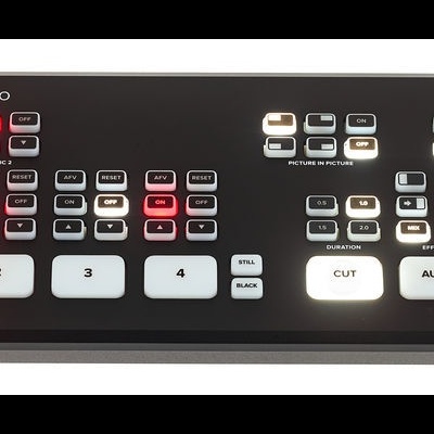 Comutador de vídeo ATEM Mini Pro ISO da Blackmagic Design com botões coloridos