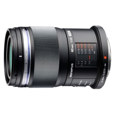 Objetiva Olympus ZUIKO DIGITAL ED 60mm Macro preta com anéis texturizados e escala de distâncias