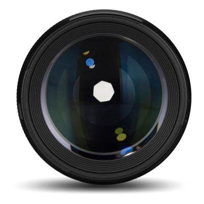 Lente de câmara fotográfica vista de frente com reflexos