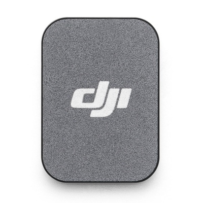 Produto retangular cinza texturizado com logótipo 'dji' branco