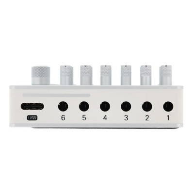 Dispositivo branco com botões numerados de 1 a 6 e botão USB