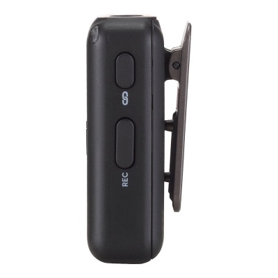 Gravador digital preto com botões laterais e clipe. 