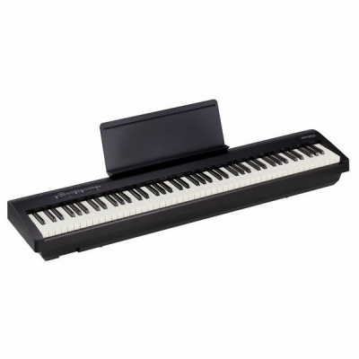 Piano digital preto com 88 teclas e suporte para partituras
