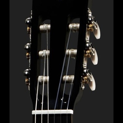 Cabeça de guitarra clássica preta com tarraxas douradas e brancas e logótipo Yamaha