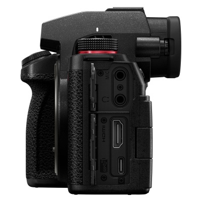 Câmara fotográfica preta com várias portas laterais