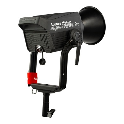 Luz de estúdio Aputure Light Storm 600x Pro preta com refletor e suporte